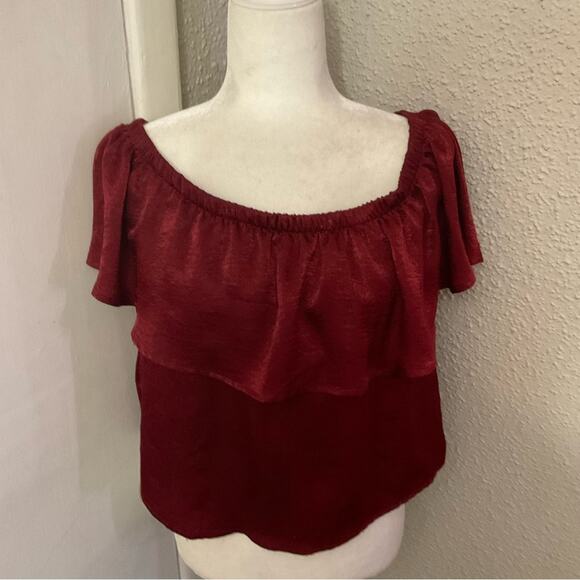 Urban Outfitters Maroon Off Shoulders Ruffle Accent Top M Casual Fall Classic - Picture 1 of 7
